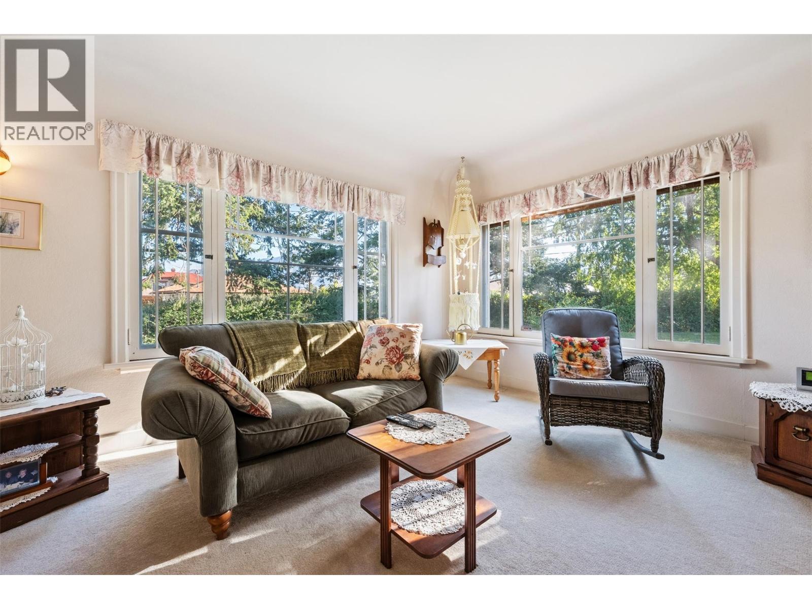 525 Skagit Avenue, Oliver
