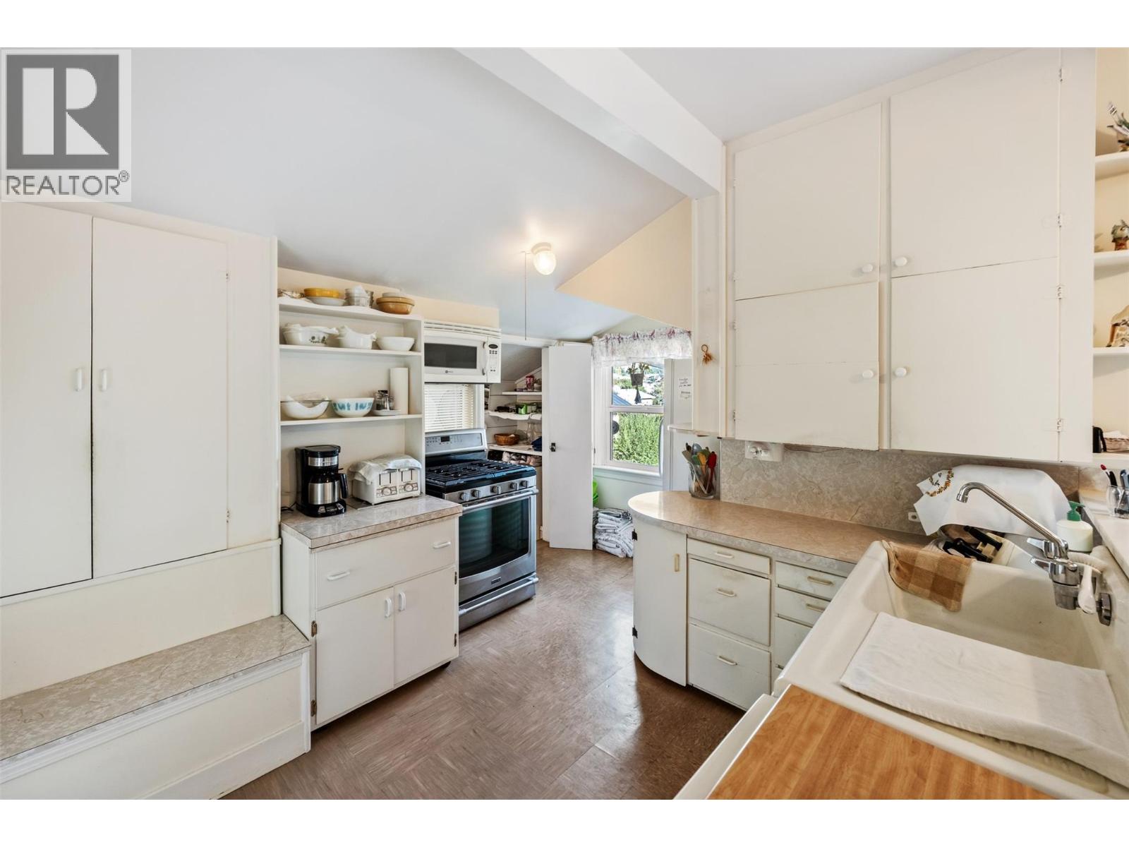 525 Skagit Avenue, Oliver