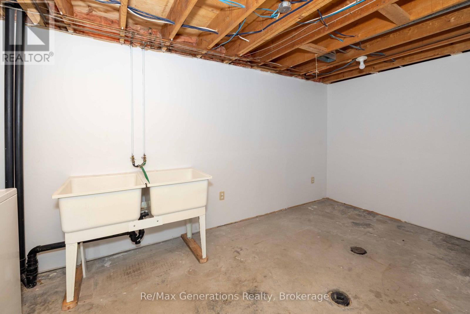 121 LOYOLA PLACE - 20