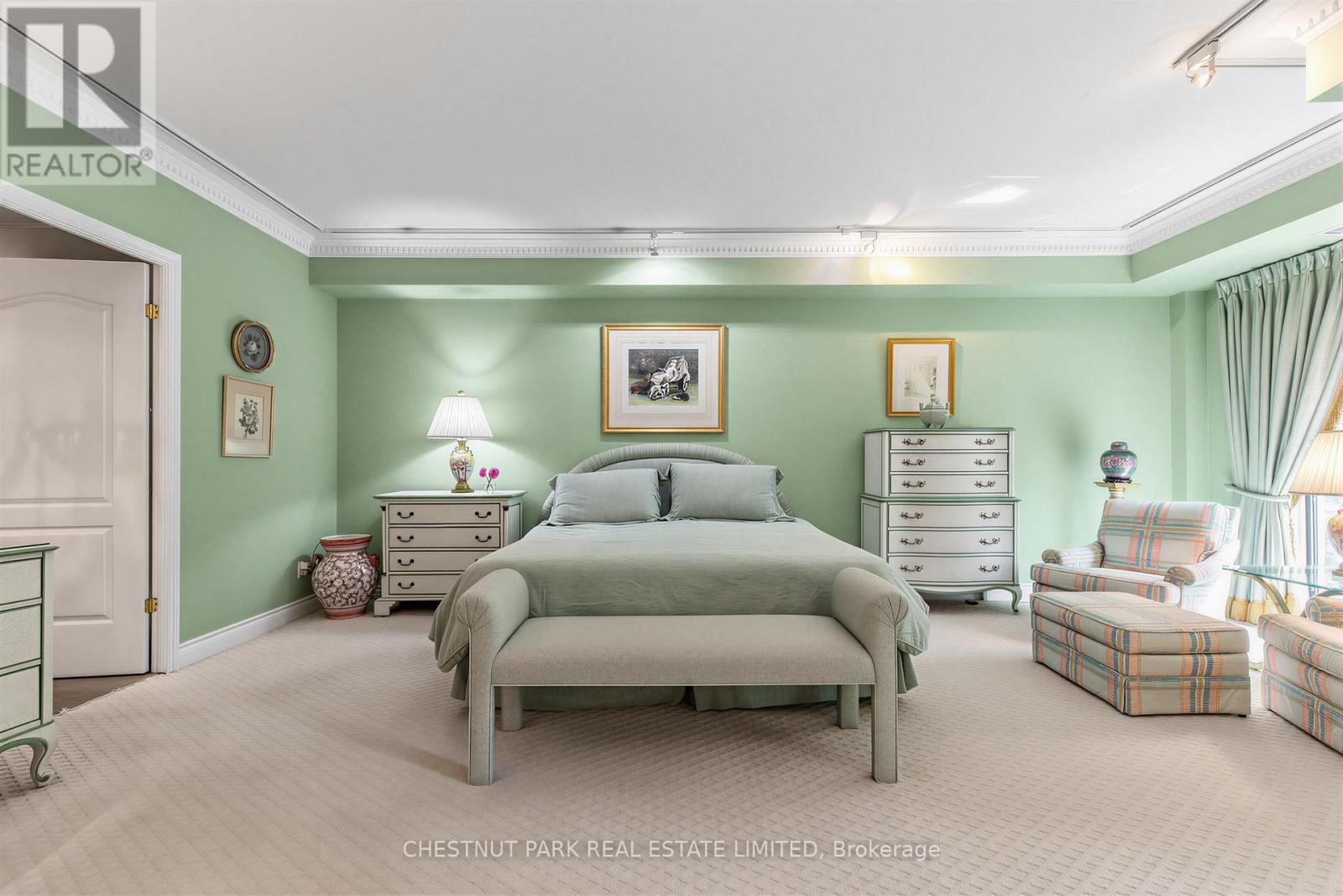 #102 11 WILLIAM CARSON CRESCENT - 16