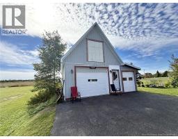 Foyer - 133 Rue Du Bassin, Lameque, NB E8T1H6 Photo 11