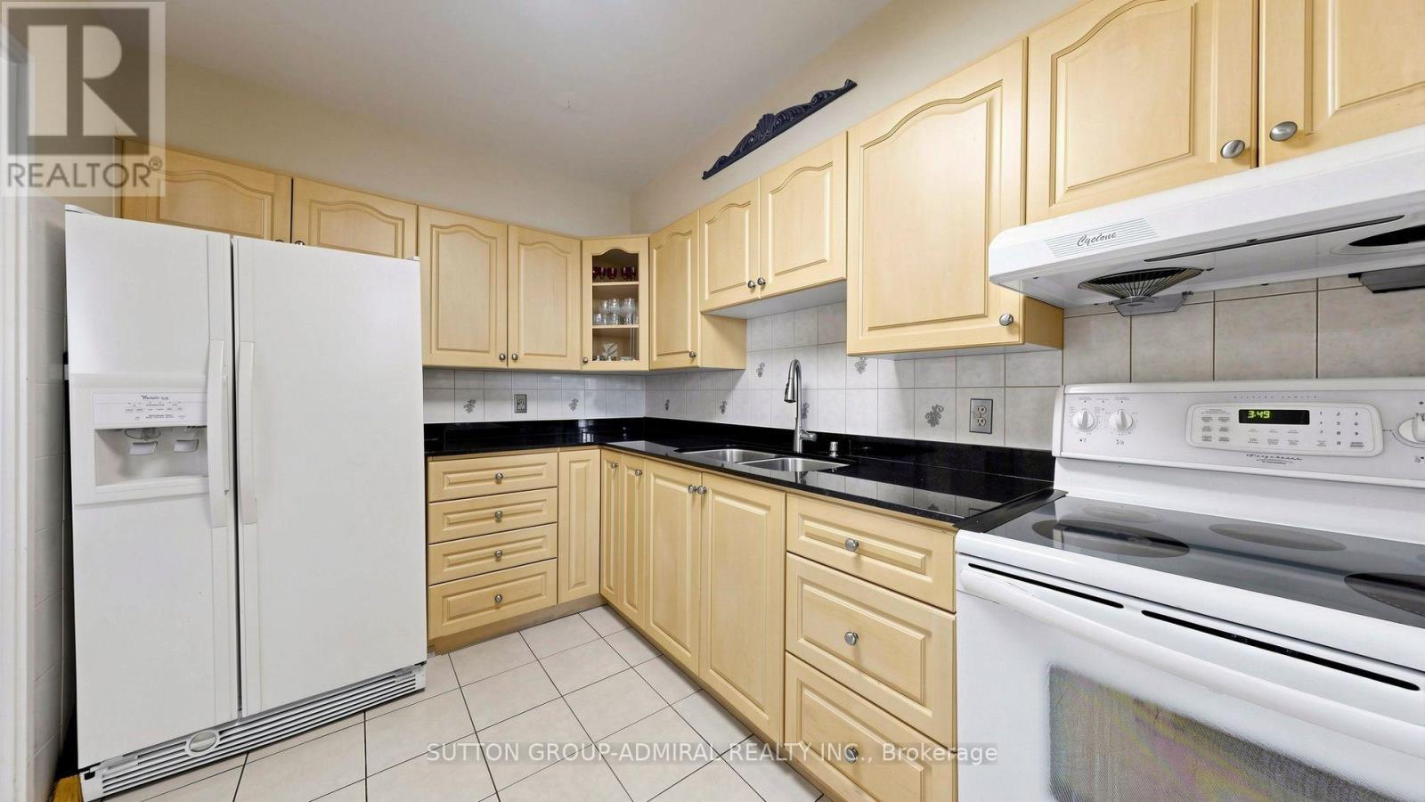#1804 2550 PHARMACY AVENUE - 21