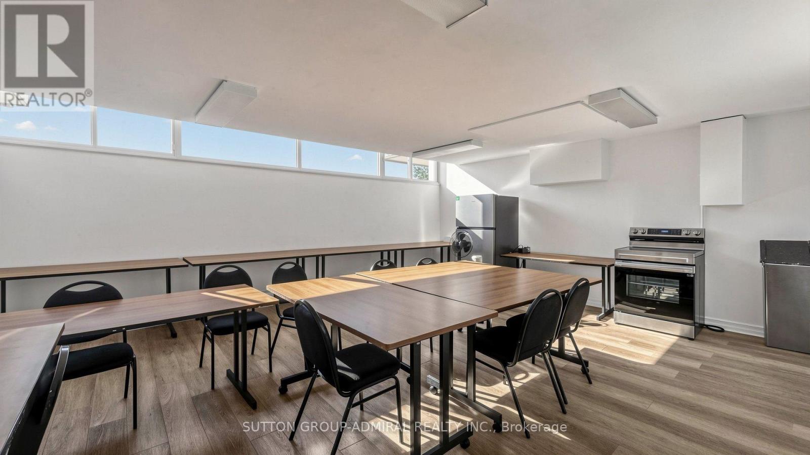 #1804 2550 PHARMACY AVENUE - 37
