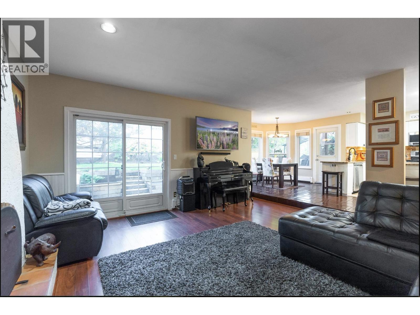318 ROCHE POINT DRIVE, North Vancouver