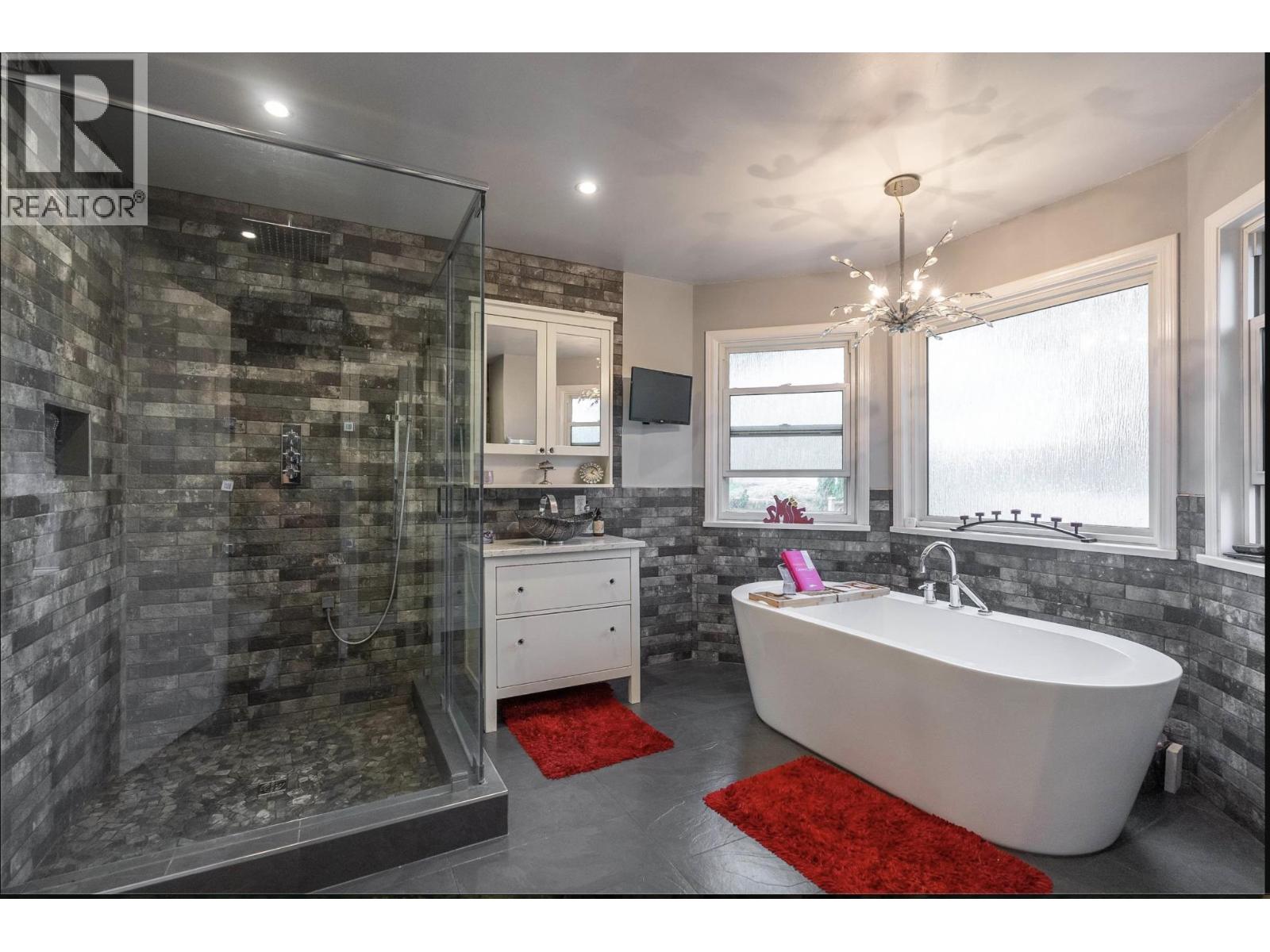 318 ROCHE POINT DRIVE, North Vancouver