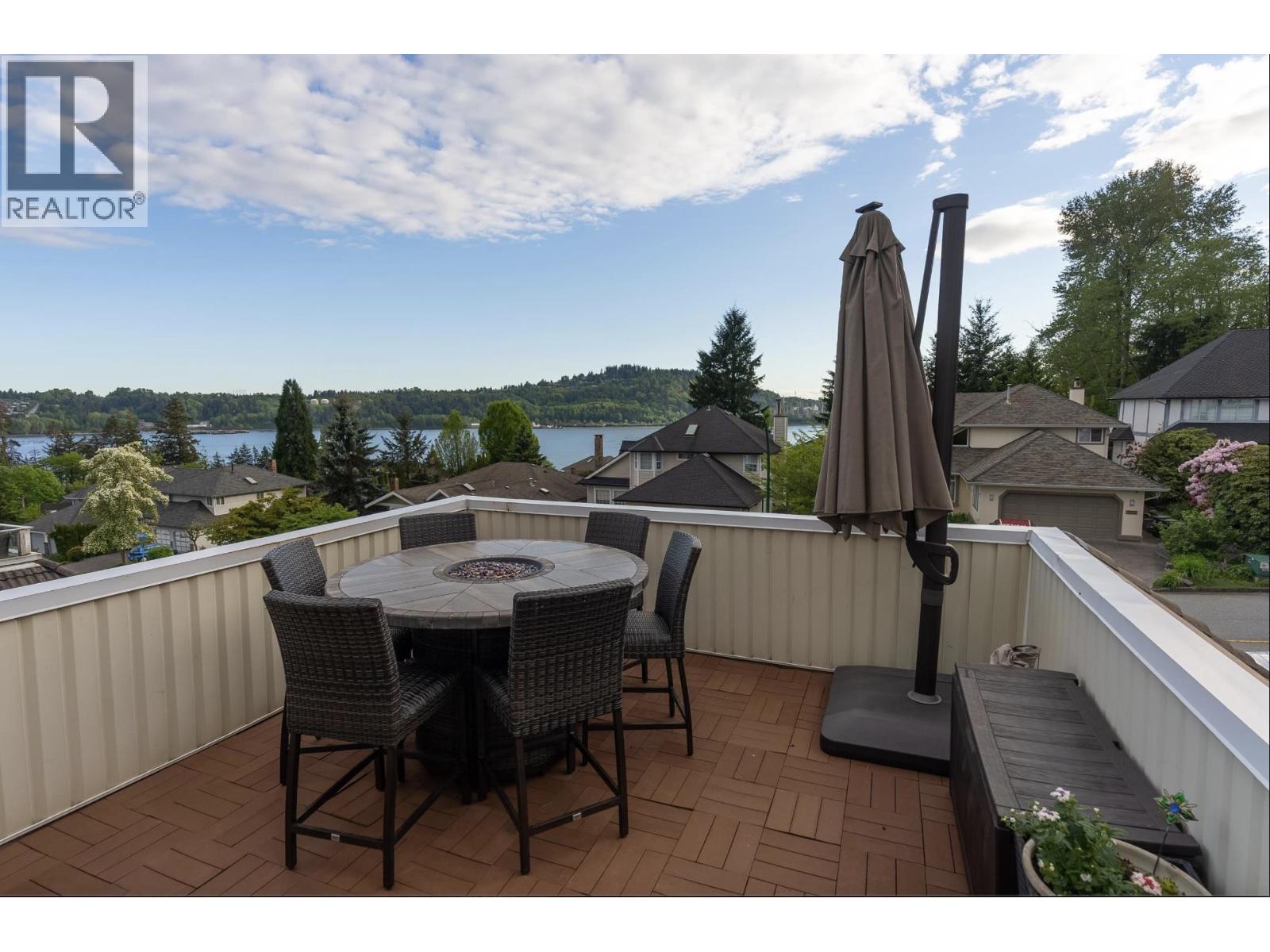 318 ROCHE POINT DRIVE, North Vancouver