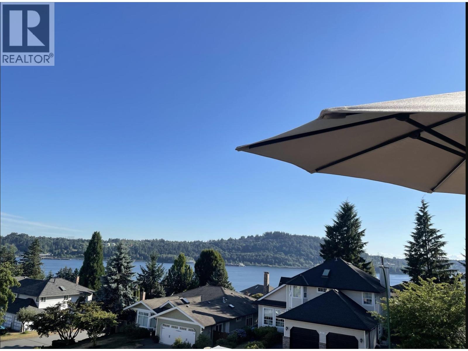 318 ROCHE POINT DRIVE, North Vancouver