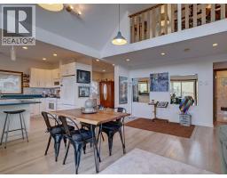 5280 Cecil Hill Road, Madeira Park, BC V0N2H1 Photo 11
