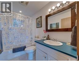 5280 Cecil Hill Road, Madeira Park, BC V0N2H1 Photo 17