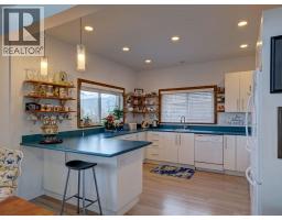 5280 Cecil Hill Road, Madeira Park, BC V0N2H1 Photo 6
