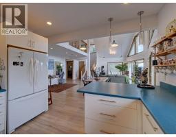 5280 Cecil Hill Road, Madeira Park, BC V0N2H1 Photo 8