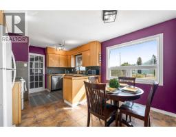 3pc Bathroom - 1002 13 Street Ne, Medicine Hat, AB T1A5V6 Photo 8