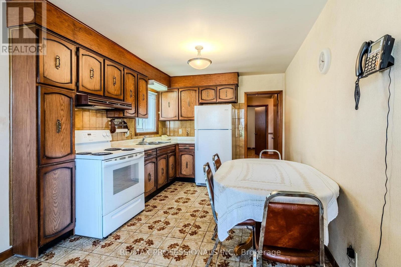 45 CHARTWELL ROAD - 4