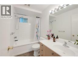 1215 Cloake Hill Rd, North Saanich, BC V8L5K3 Photo 31