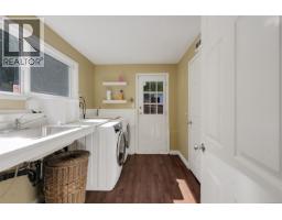 1215 Cloake Hill Rd, North Saanich, BC V8L5K3 Photo 33