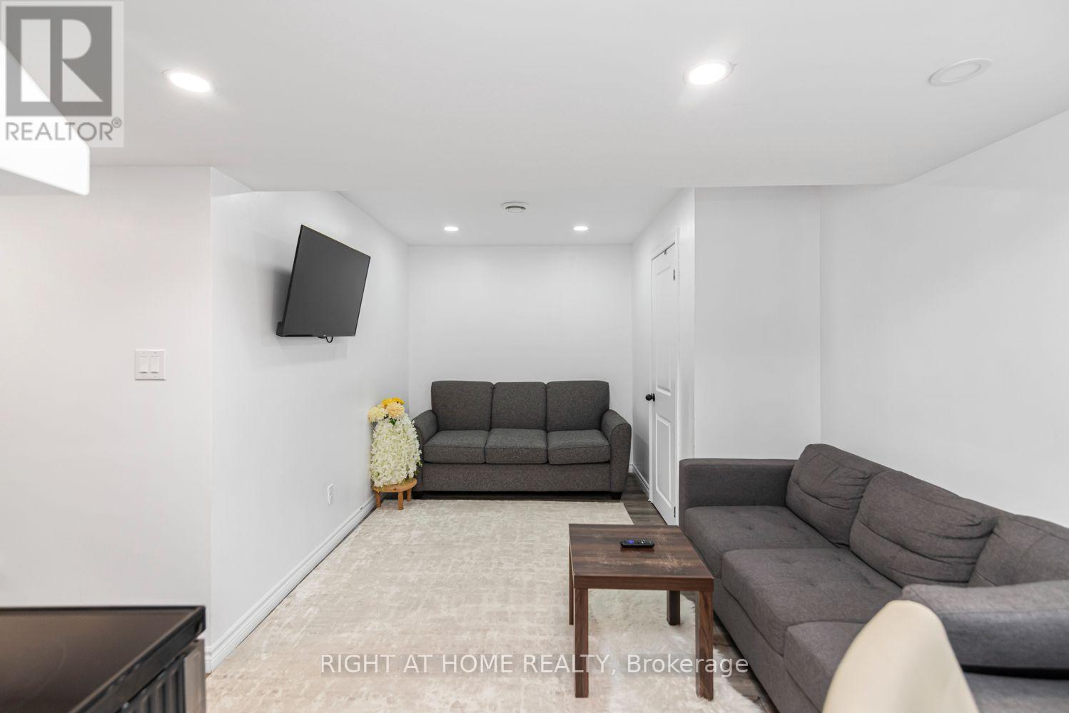 42 SATURN ROAD - 44