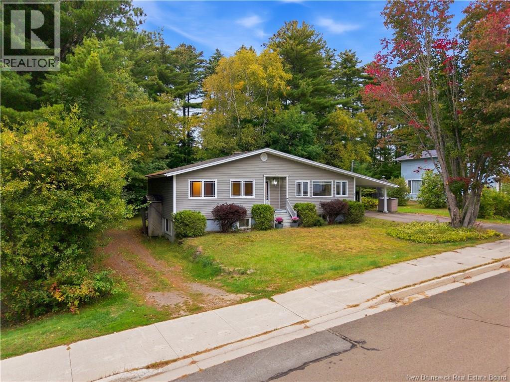 40 DeWitt Acres, Fredericton, New Brunswick, E3A6S2, Fredericton, New Brunswick — photo 2 of 5