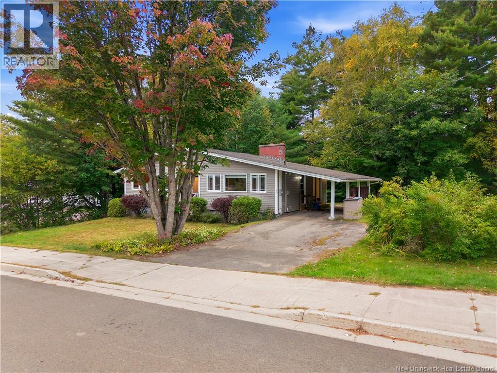 40 DeWitt Acres, Fredericton, New Brunswick, E3A6S2, Fredericton, New Brunswick — photo 3 of 5