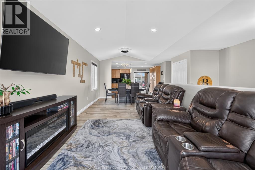 399 POPLAR DRIVE - 19