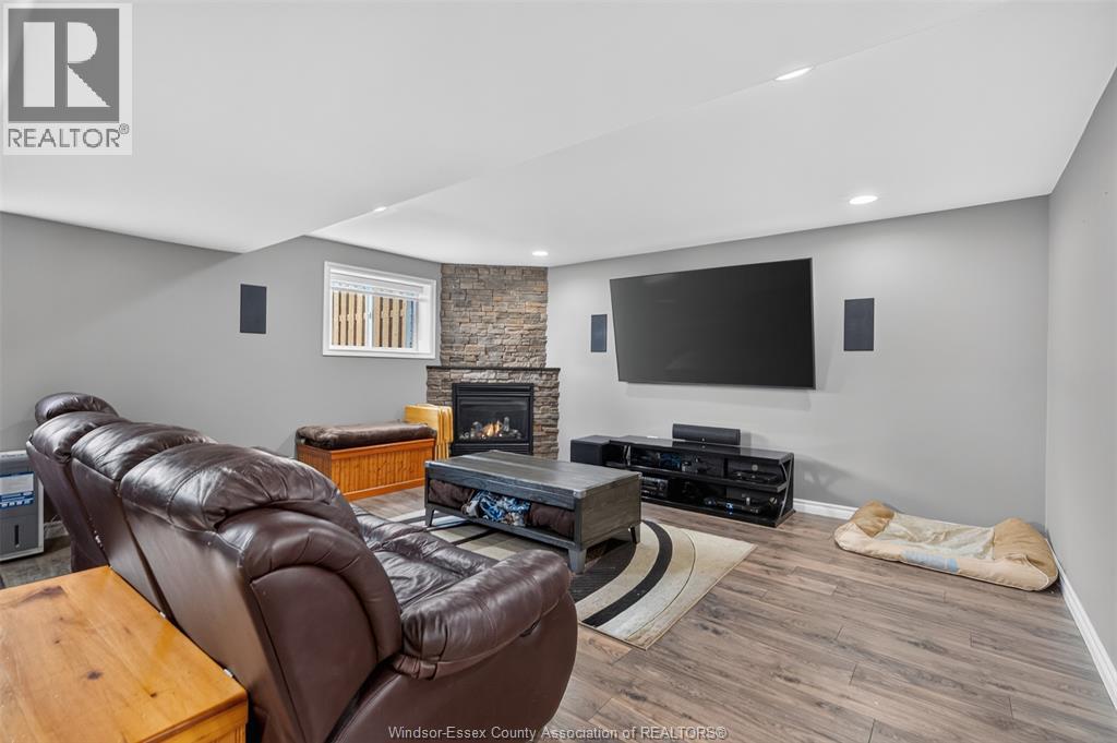 399 POPLAR DRIVE - 33