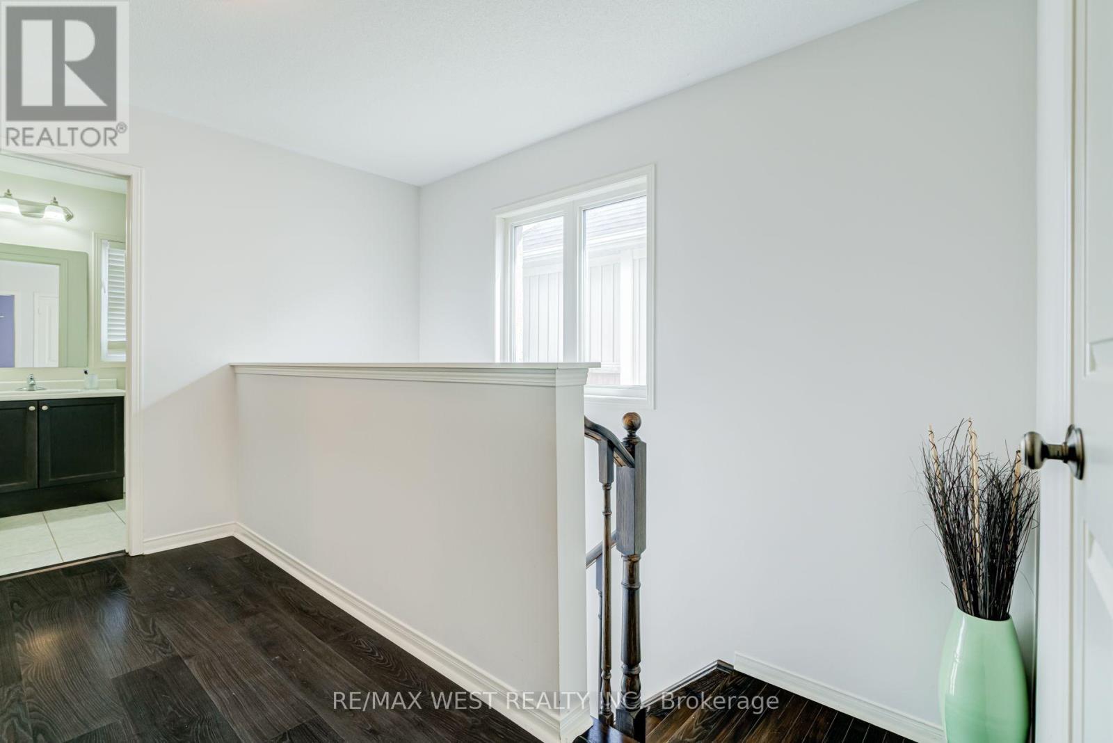 12 HOARD AVENUE S - Image 23