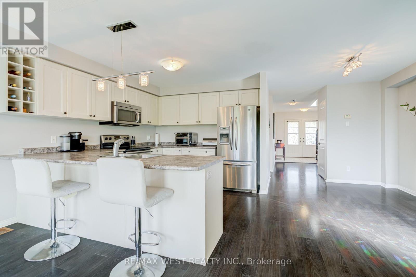 12 HOARD AVENUE S - Image 15