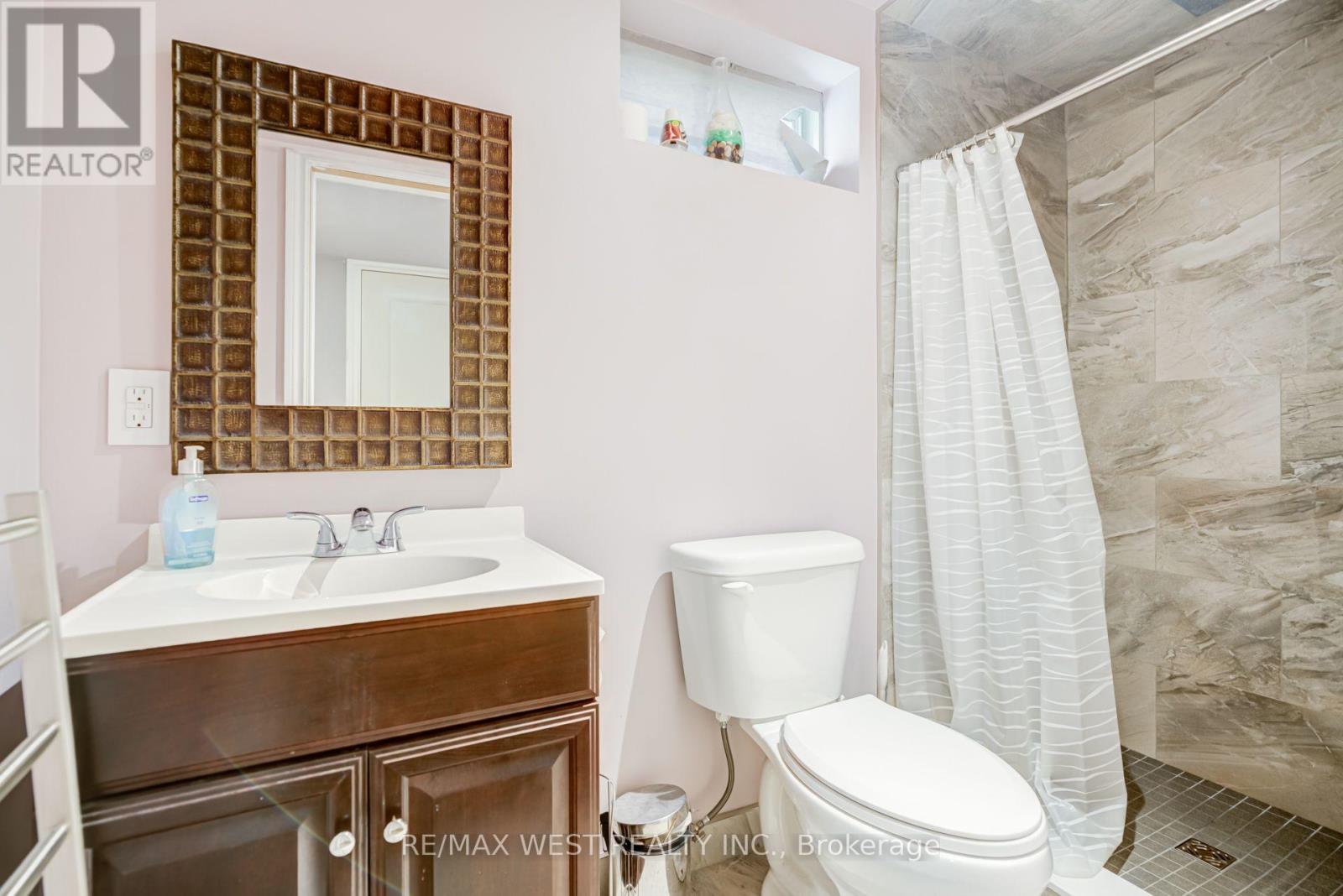 12 HOARD AVENUE S - Image 35