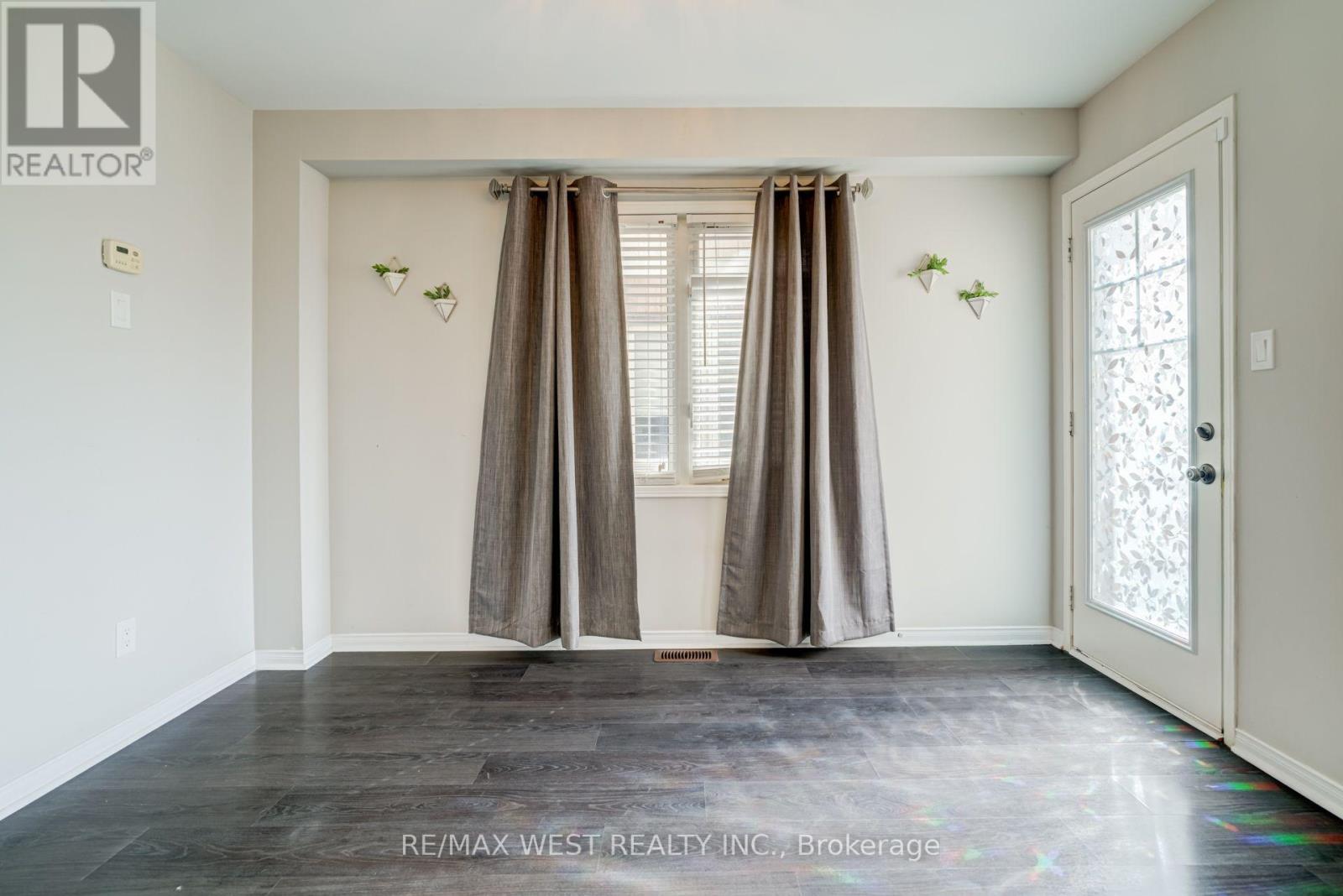 12 HOARD AVENUE S - Image 12