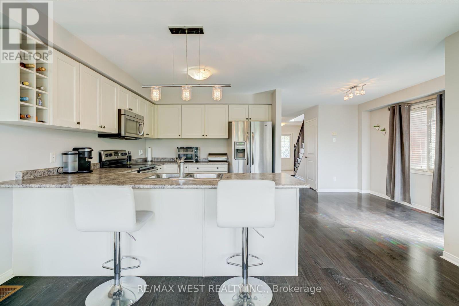 12 HOARD AVENUE S - Image 16