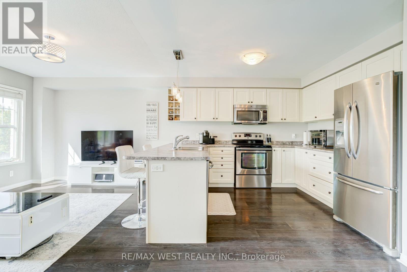 12 HOARD AVENUE S - Image 13