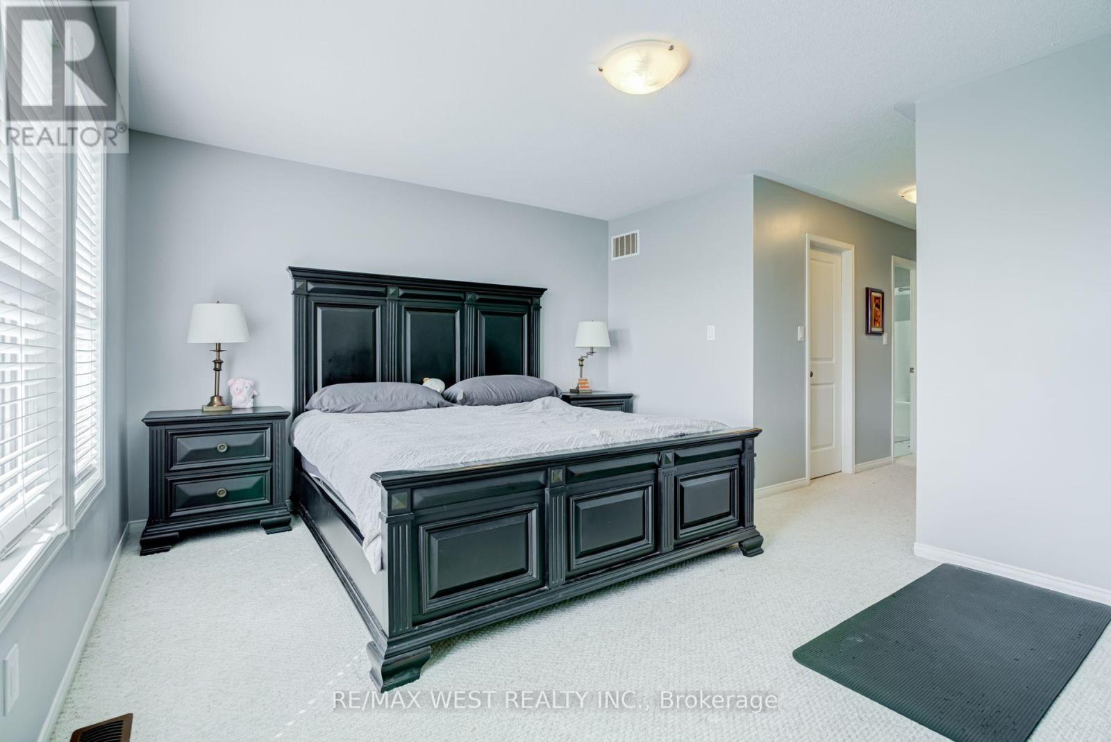 12 HOARD AVENUE S - Image 26