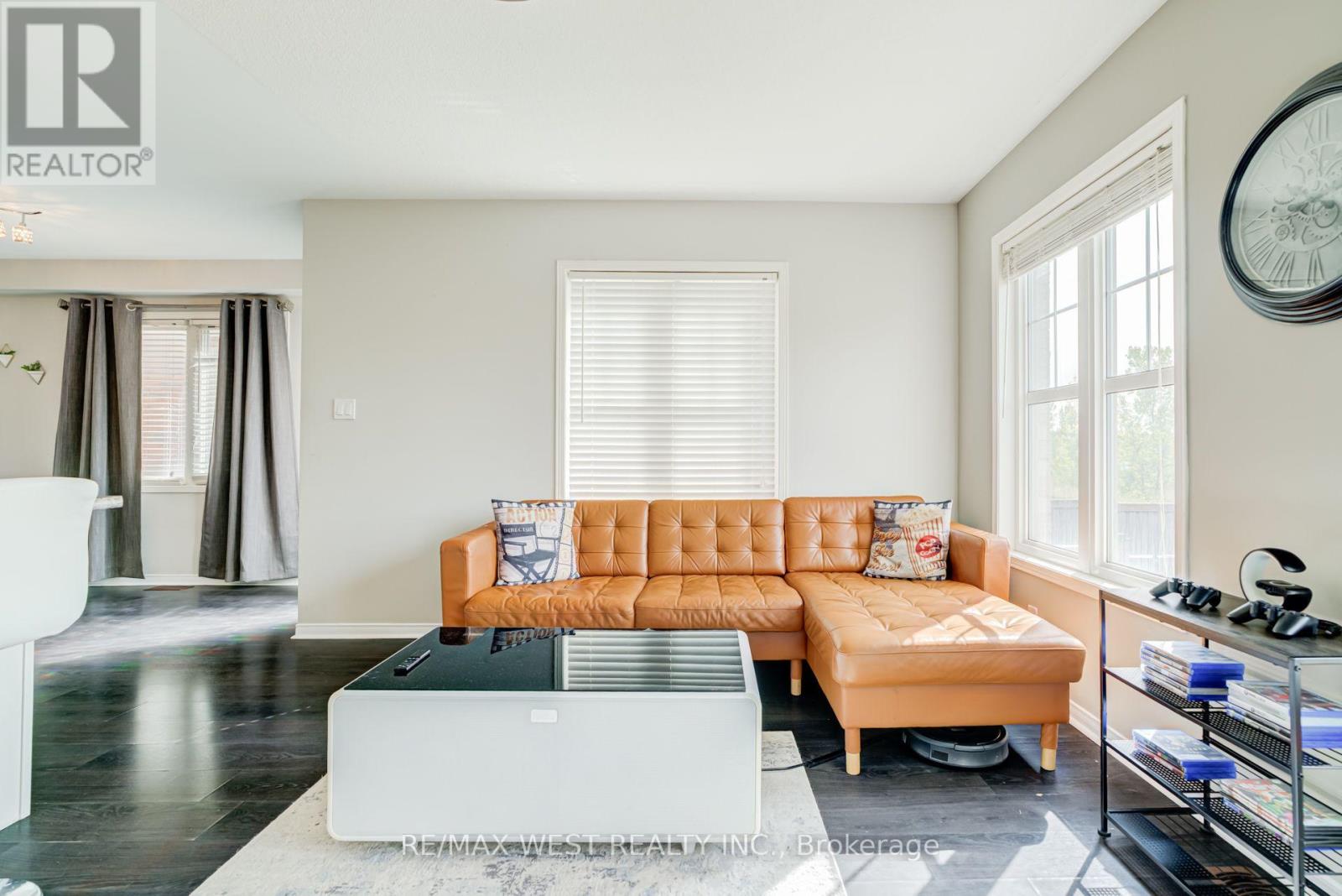 12 HOARD AVENUE S - Image 19