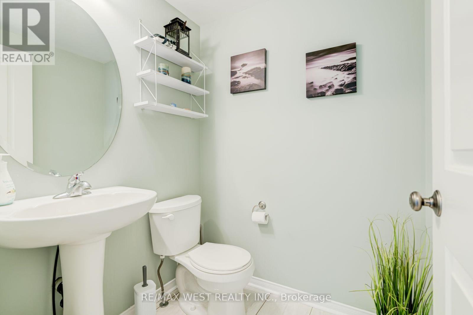 12 HOARD AVENUE S - Image 21
