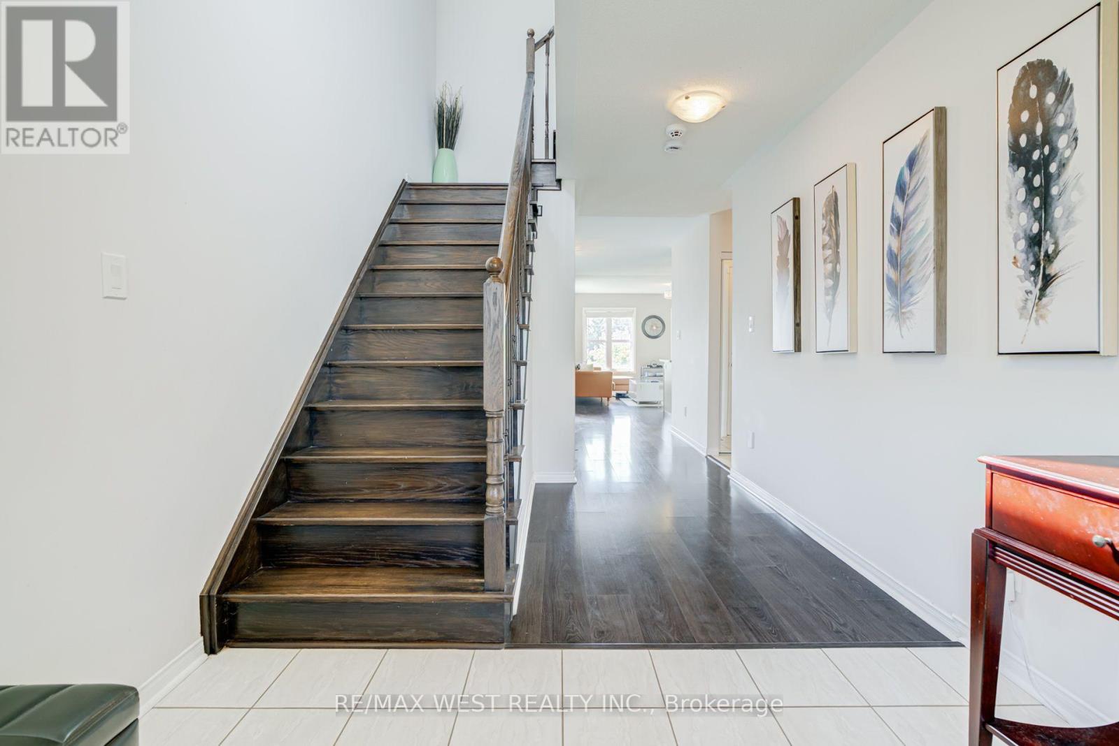 12 HOARD AVENUE S - Image 22