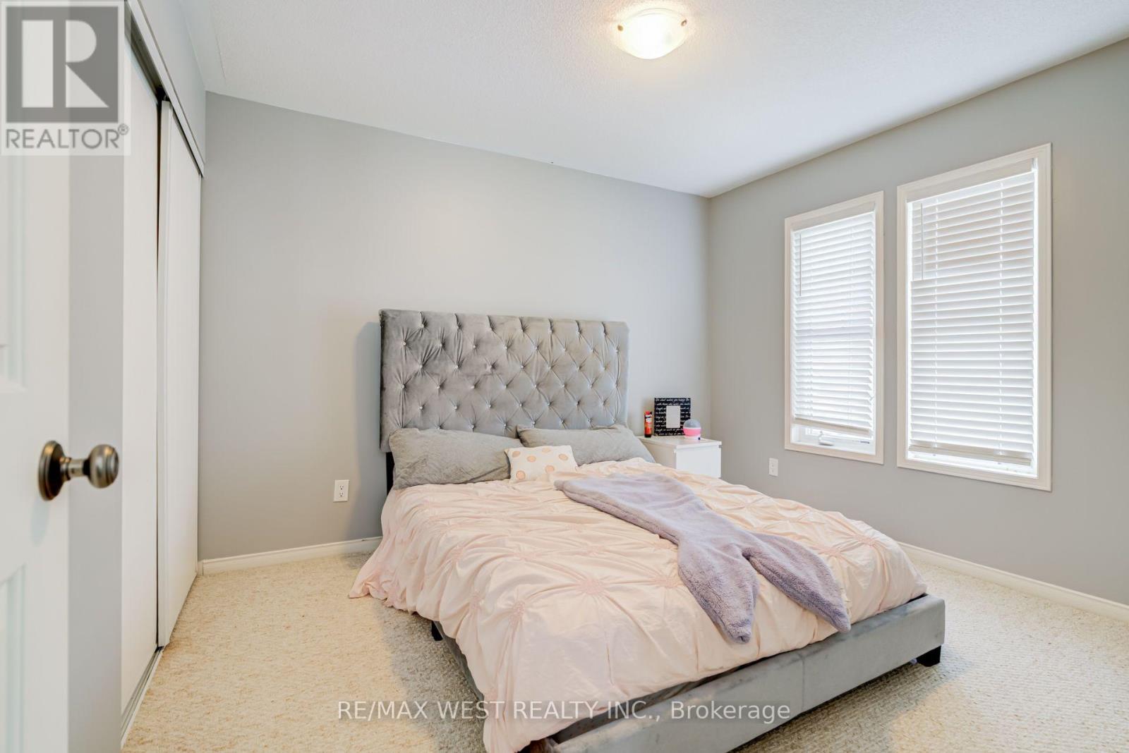 12 HOARD AVENUE S - Image 29