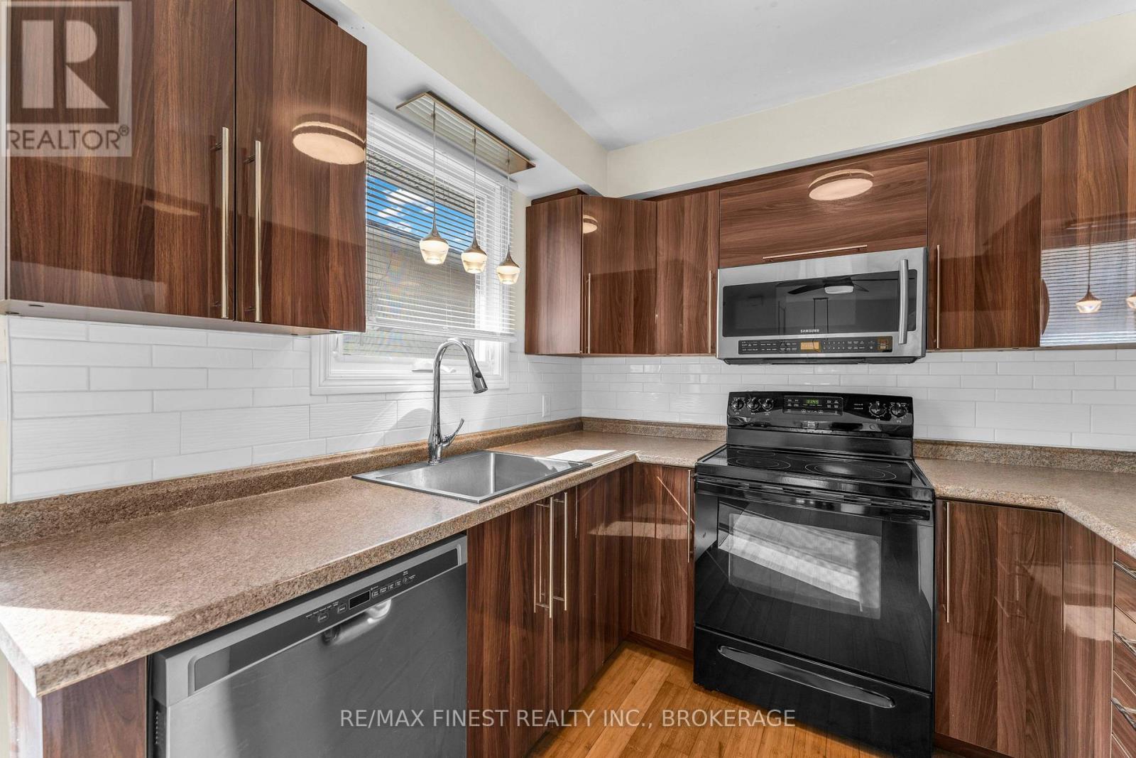 102 GRENADIER DRIVE - 12