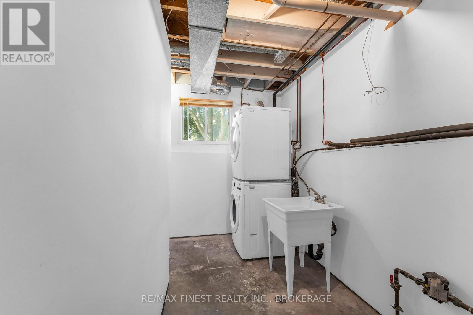 102 GRENADIER DRIVE - 29