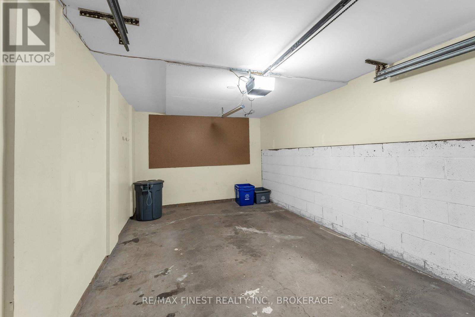 102 GRENADIER DRIVE - 32