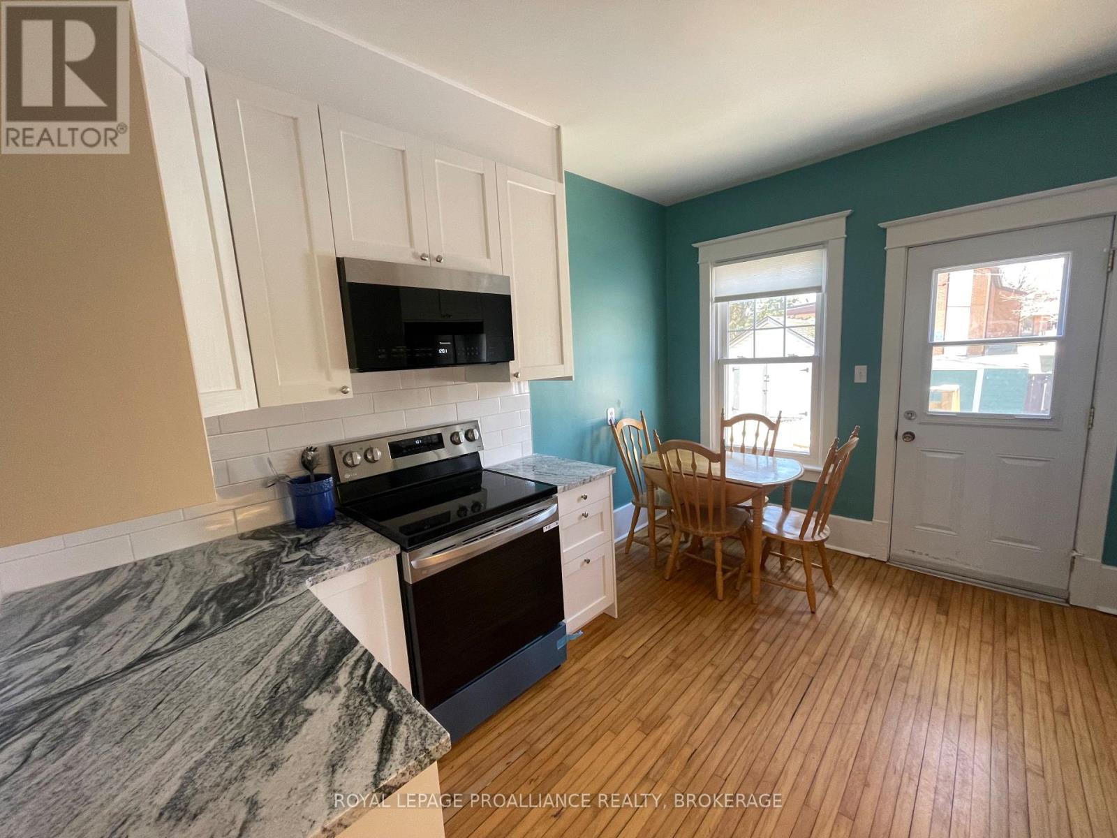 260 COLLINGWOOD STREET - 3