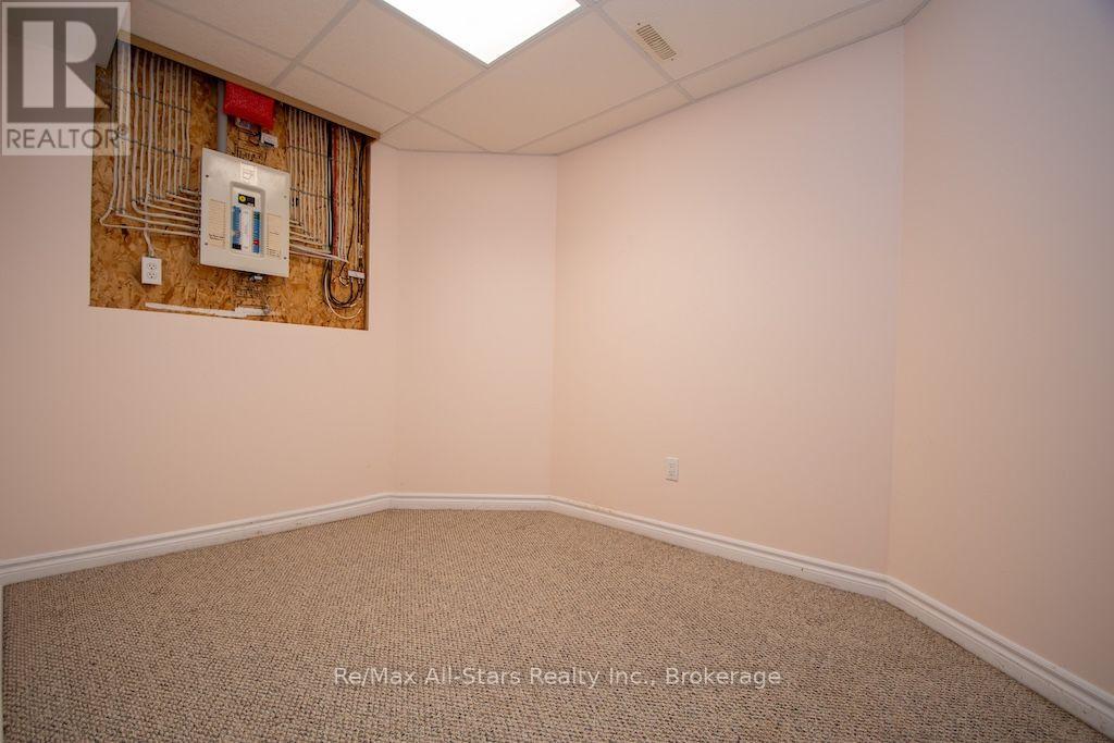 41 MCGIBBON BOULEVARD - 41