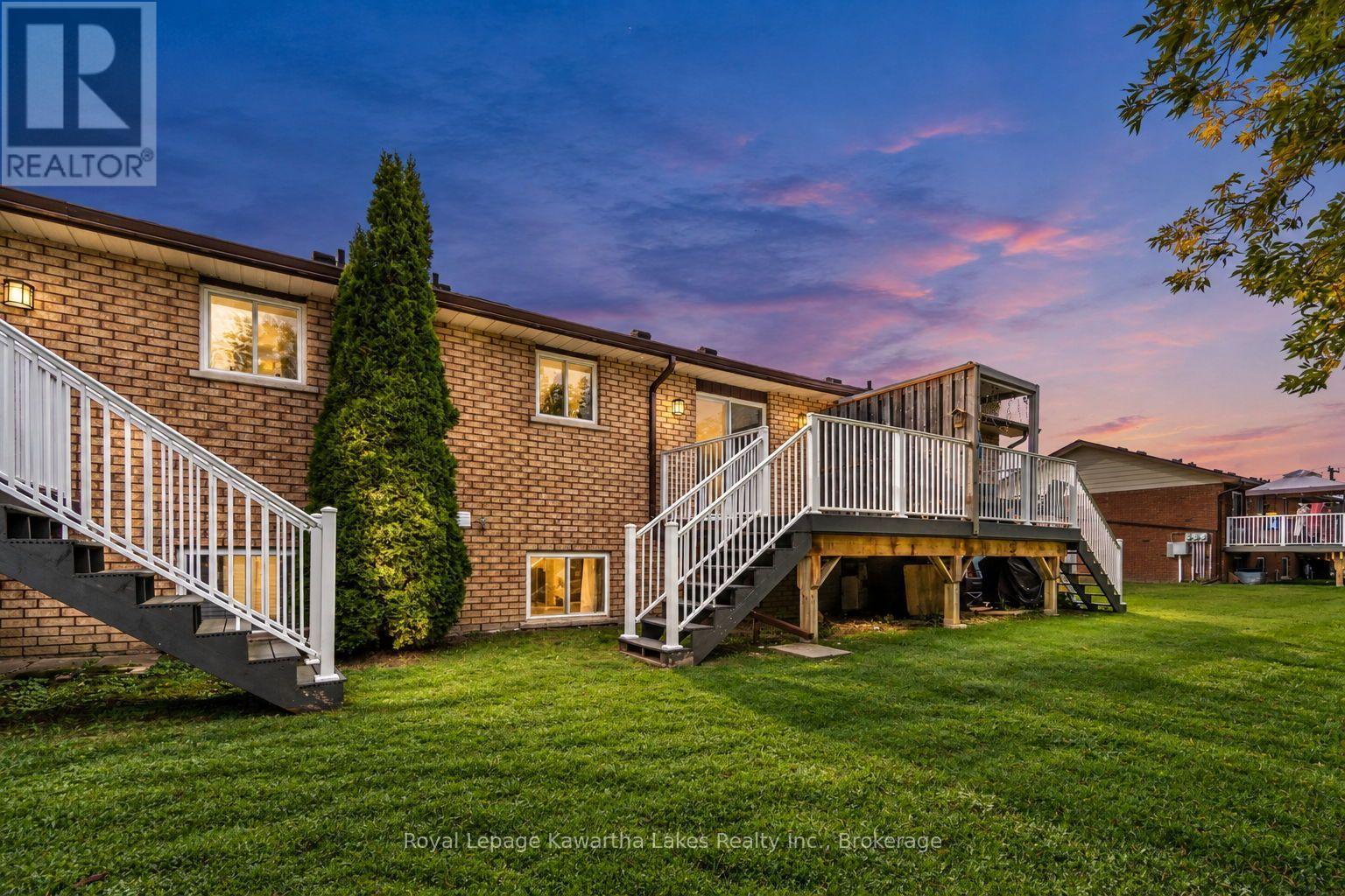 #27 115 MARY STREET W - 21