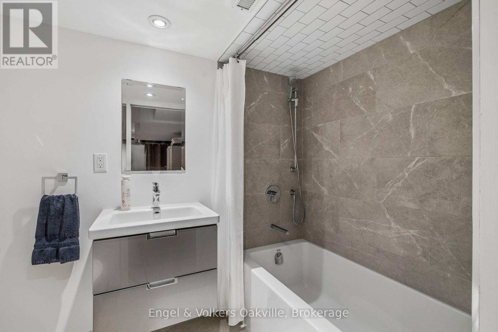 1170 CONYERS CRESCENT - 40