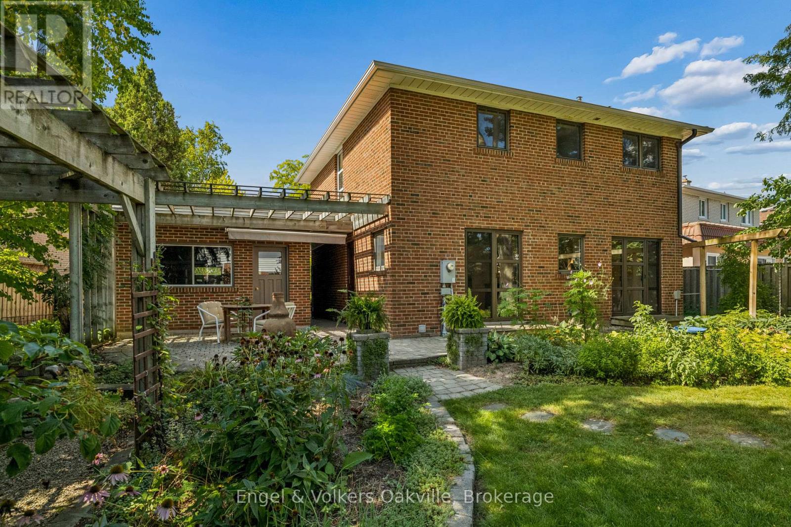 1170 CONYERS CRESCENT - 42