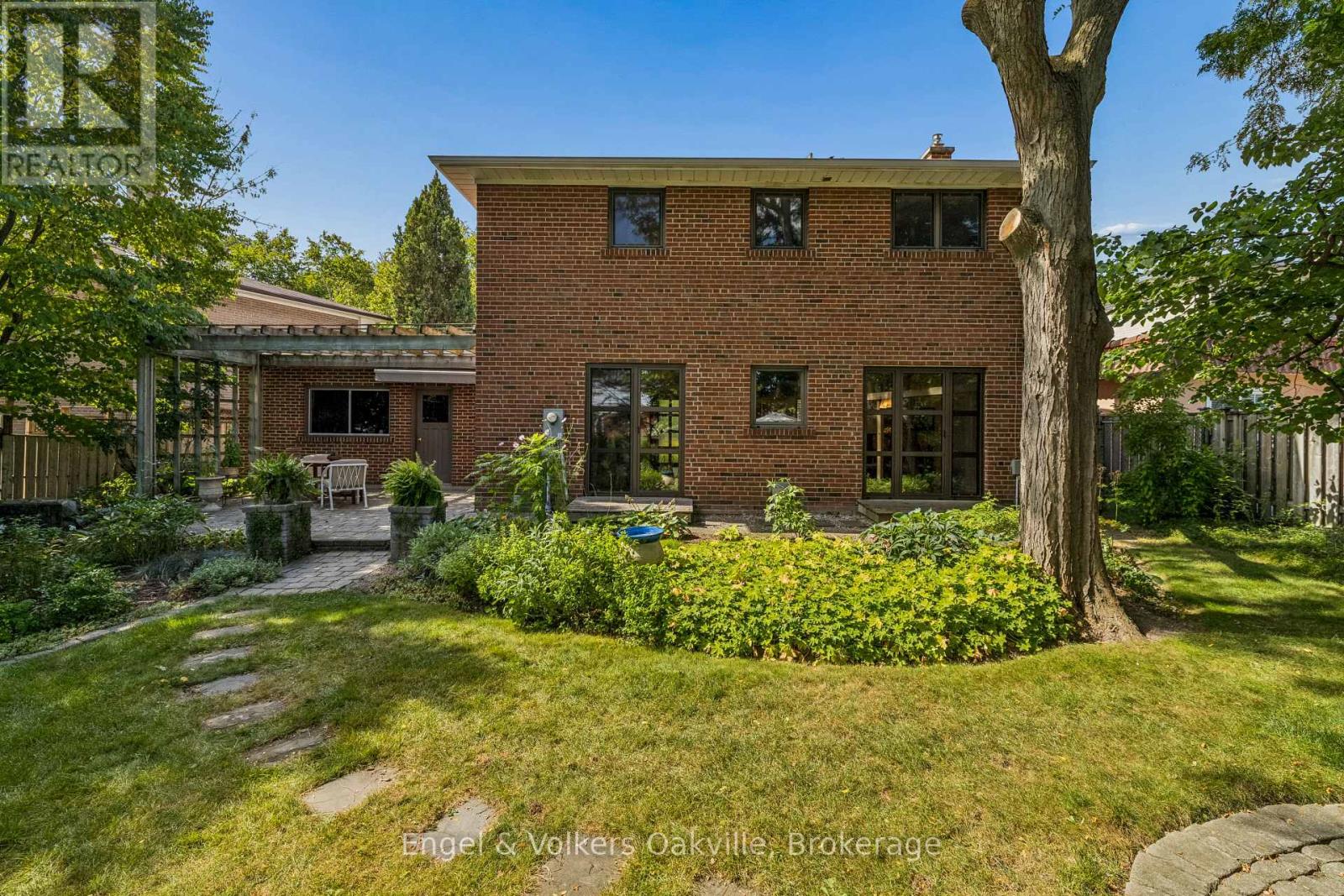 1170 CONYERS CRESCENT - 43