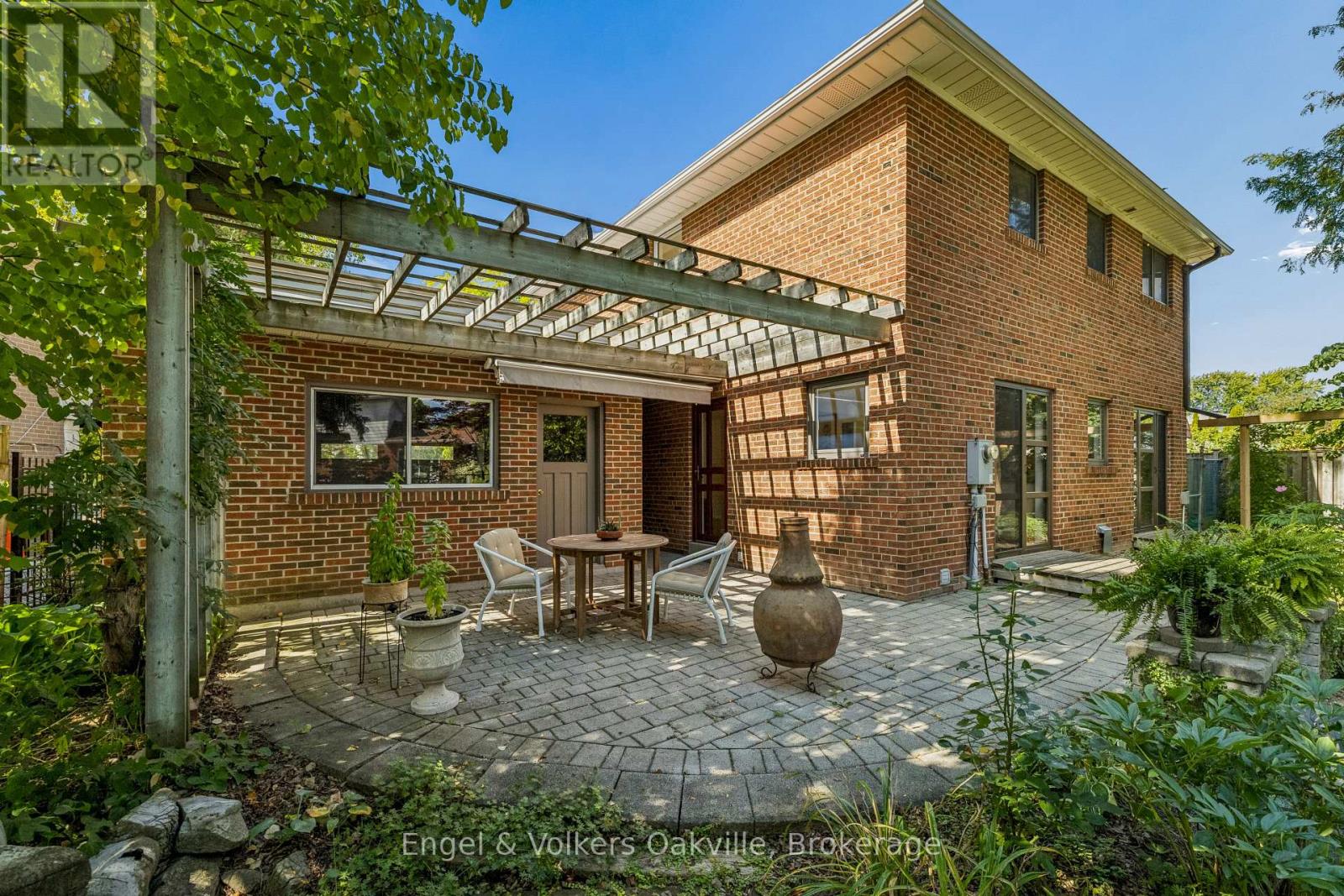 1170 CONYERS CRESCENT - 45