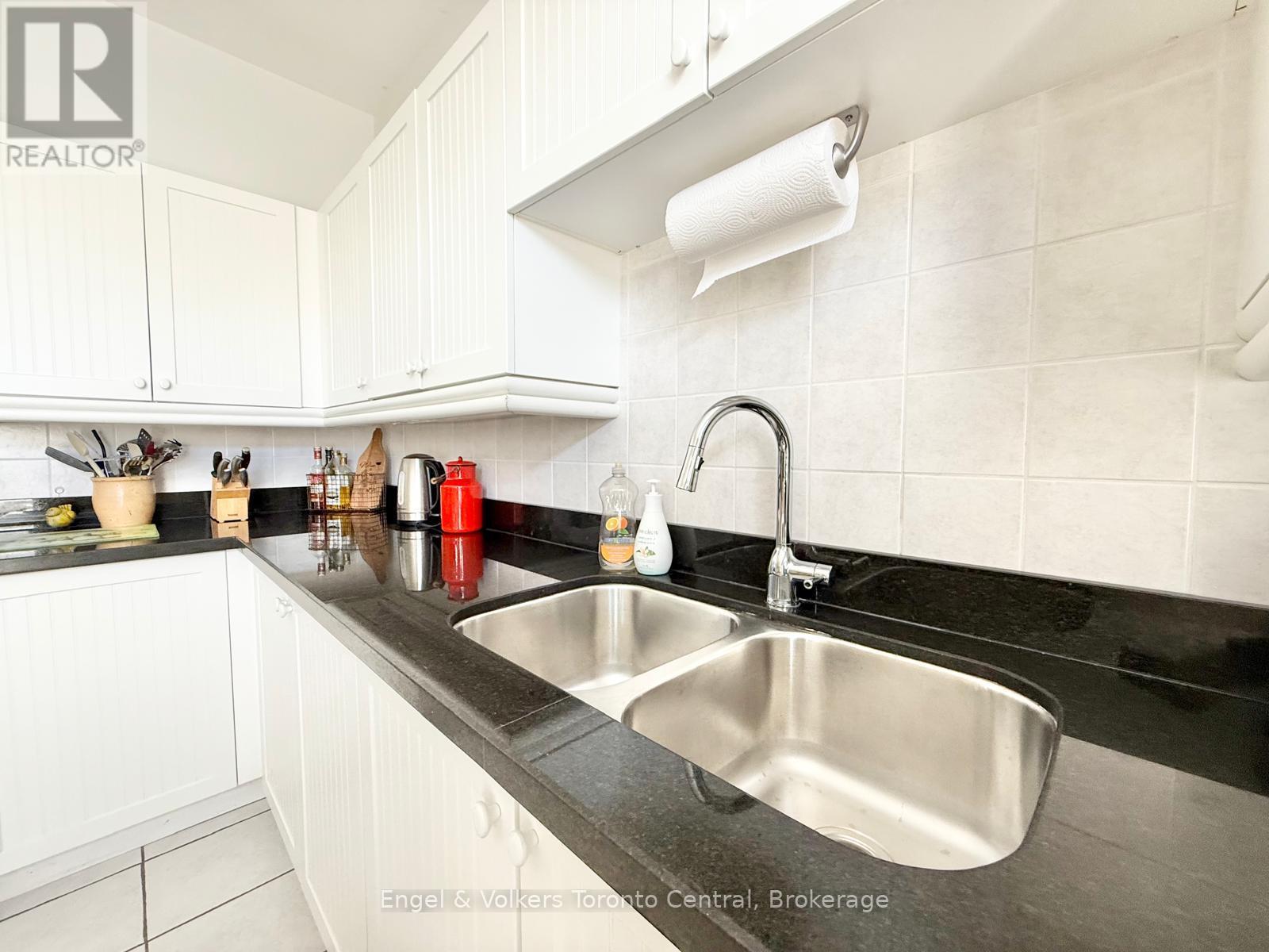 55 CLUBHOUSE Drive, Collingwood photo 2