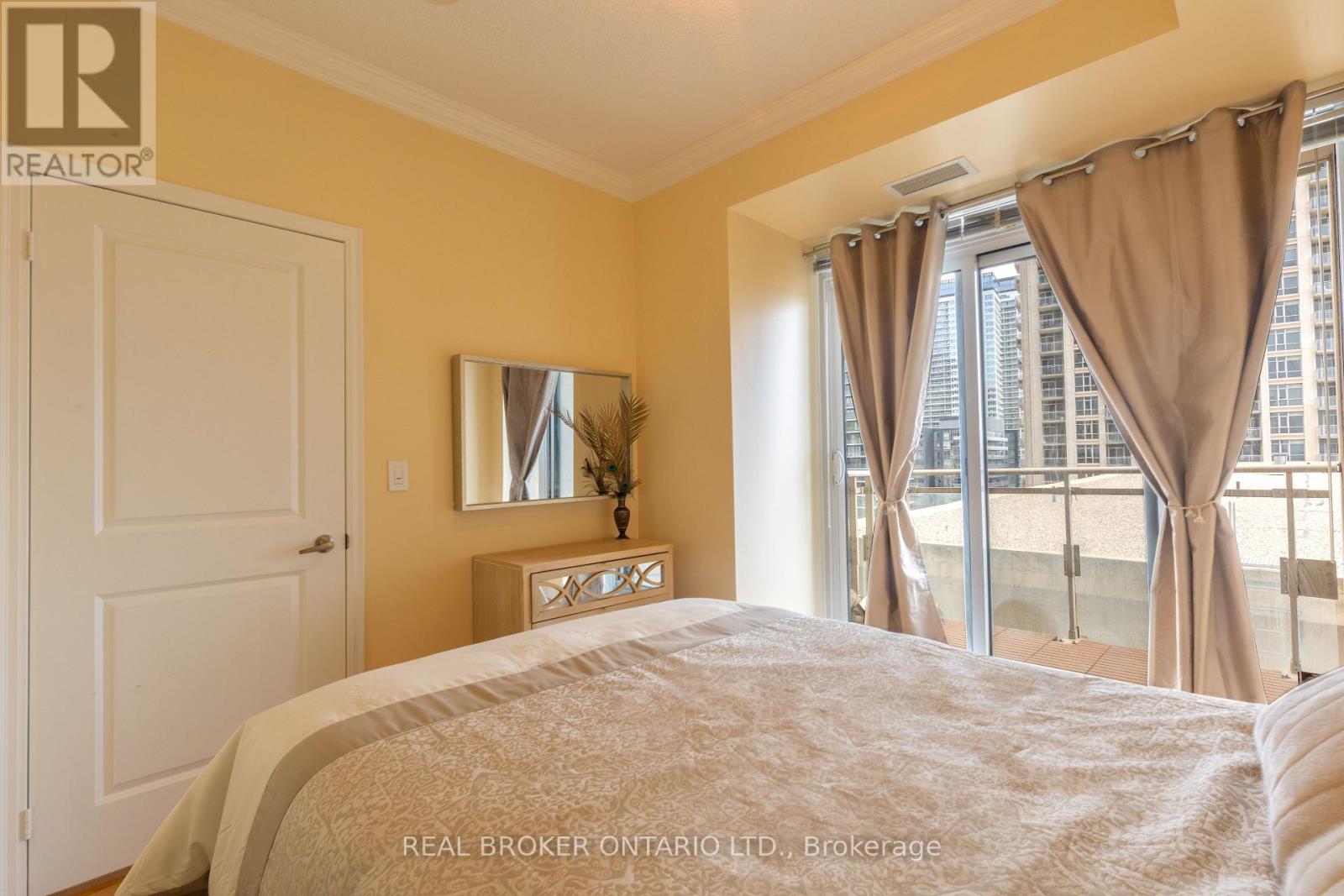 Photo of 1311 - 628 FLEET STREET