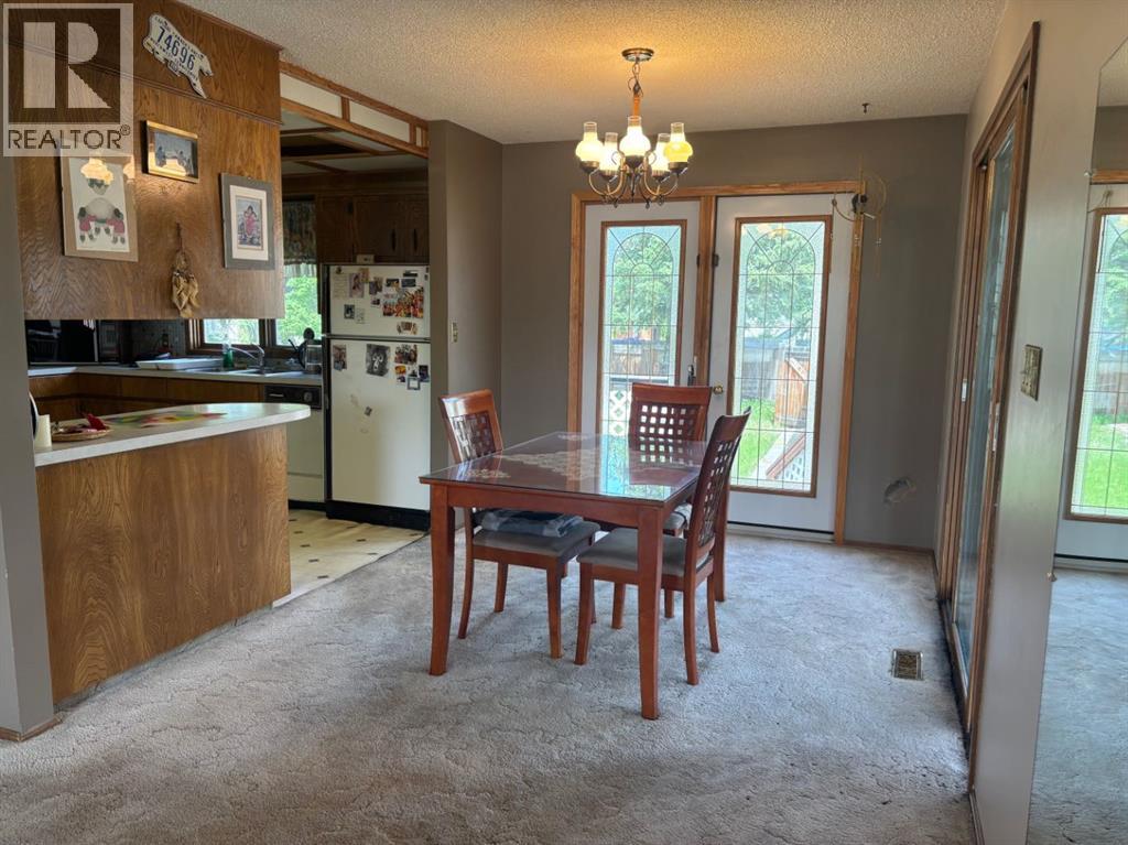 4716 55 Avenue - 2