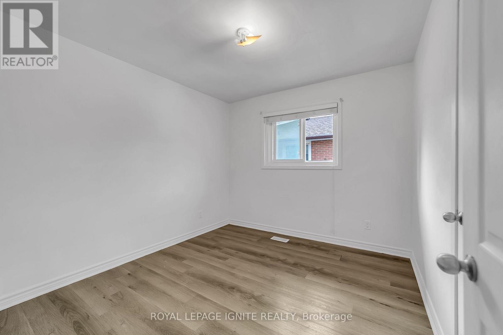 Main- 117 Cabot Street, Oshawa, ON photo 10