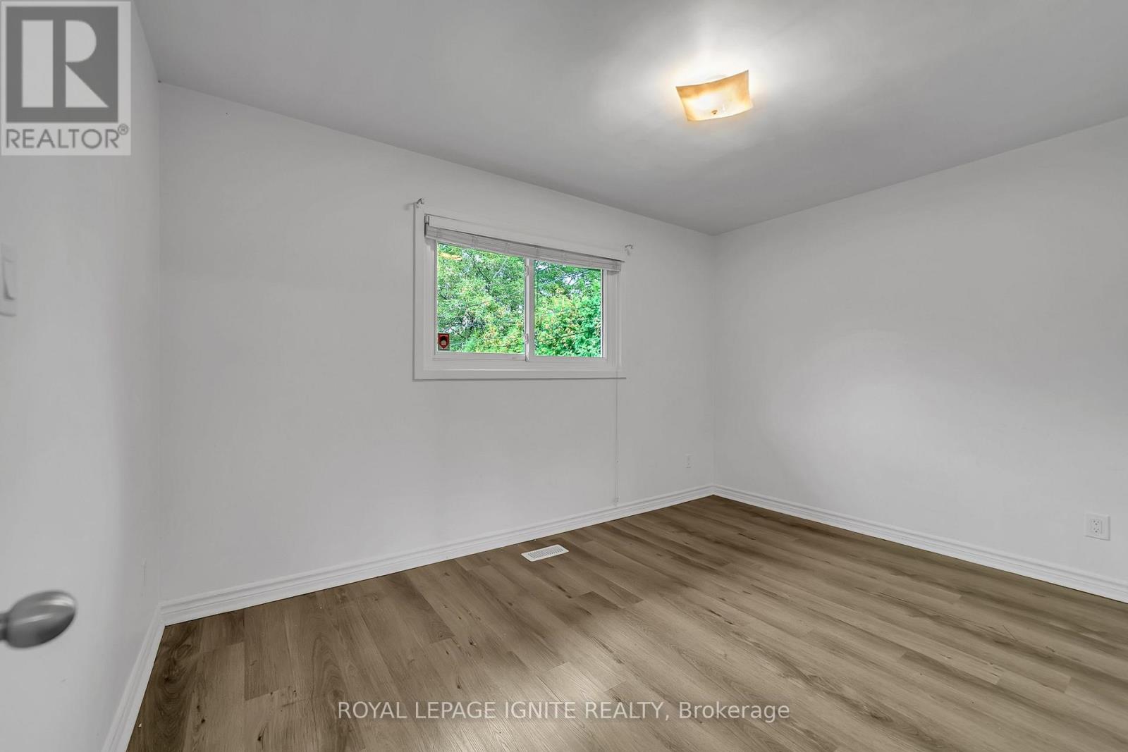 Main- 117 Cabot Street, Oshawa, ON photo 13
